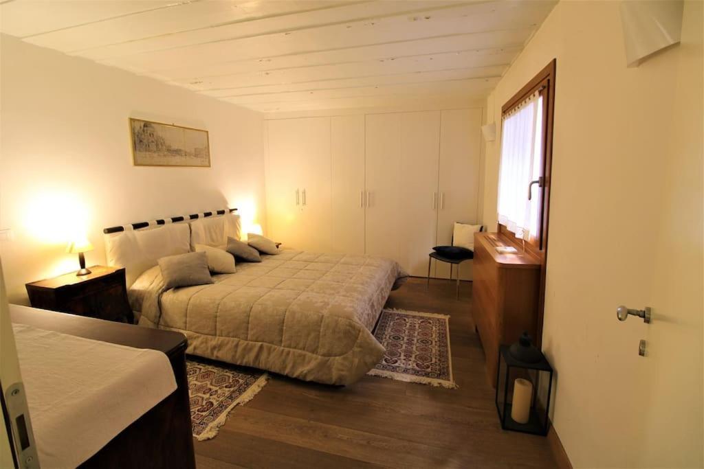 San Marco Charming Apartment With Canal View Венеция Экстерьер фото
