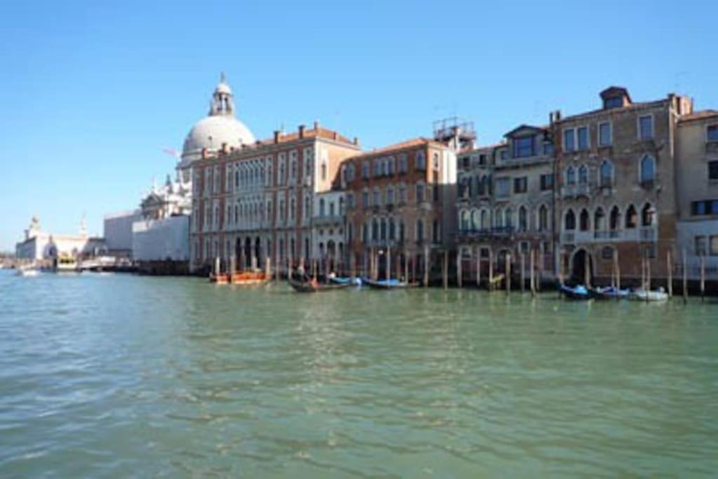 San Marco Charming Apartment With Canal View Венеция Экстерьер фото